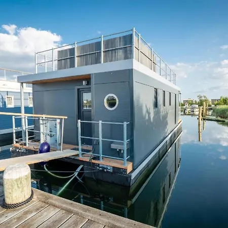 Hausboot Ran Mit Dachterrasse In Kragenaes Auf Lolland/dk Botel *